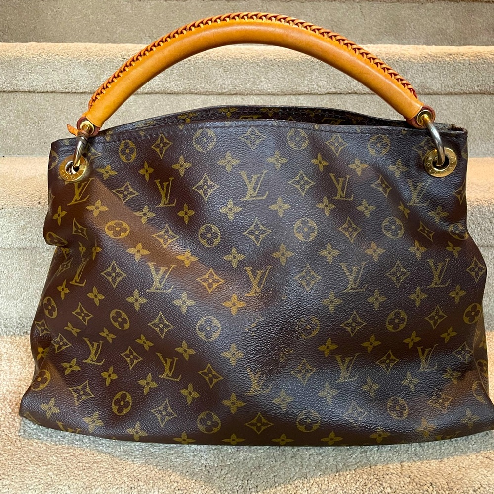 Authentic Louis Vuitton Artsy MM